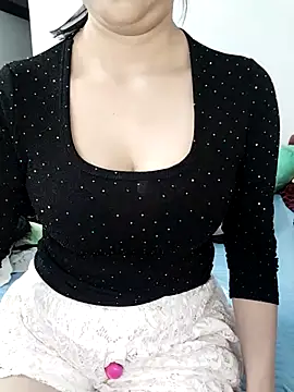 Snapshot of Linh_linh01 chatting on 01-16-26, 03:05 Linh linh01 online show from 01-16-26, 03:05