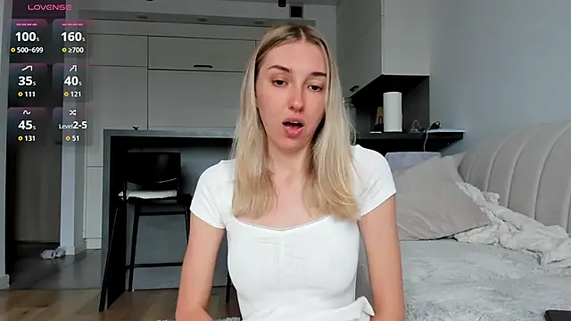 Snapshot of Sunny_Rina_ chatting on 06-20-26, 07:02 Sunny Rina online show from 06-20-26, 07:02