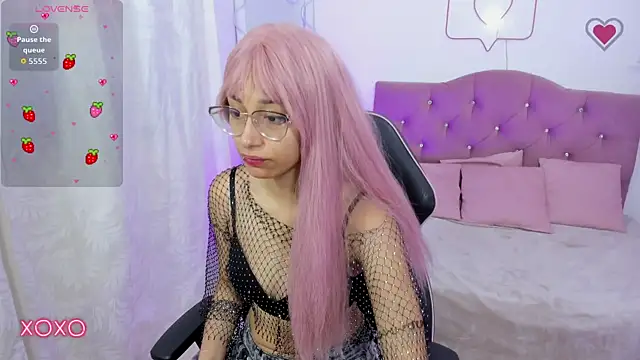 HANNI TAY online show from 11-30-25, 12:06