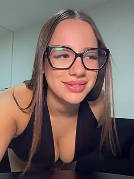 Snapshot of AlessiaaRuso1 chatting on 06-17-26, 04:56 AlessiaaRuso1 online show from 06-17-26, 04:56