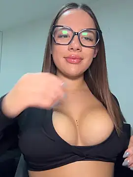 Snapshot of AlessiaaRuso1 chatting on 06-12-26, 03:59 AlessiaaRuso1 online show from 06-12-26, 03:59