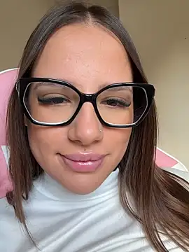 Snapshot of AlessiaaRuso1 chatting on 04-27-26, 04:05 AlessiaaRuso1 online show from 04-27-26, 04:05