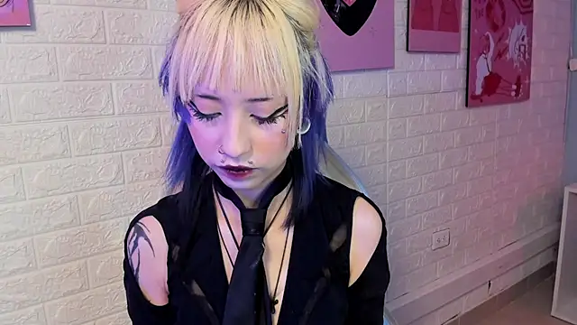 Hannahpage online show from 11-21-25, 12:37