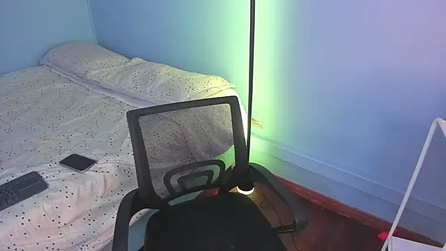 Snapshot of Hannahpage chatting on 03-11-26, 12:21 Hannahpage online show from 03-11-26, 12:21