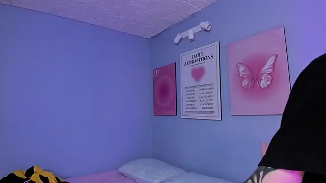 Snapshot of Hannahpage chatting on 03-30-26, 12:50 Hannahpage online show from 03-30-26, 12:50