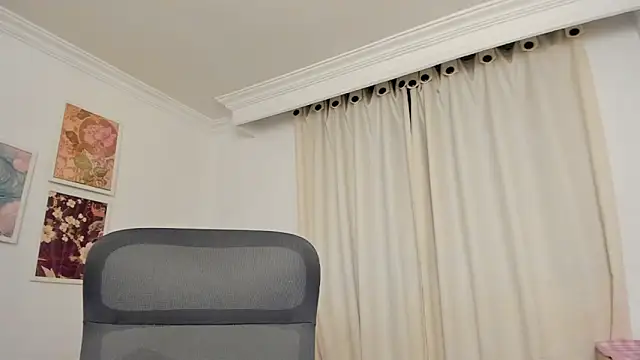 Snapshot of canelleGarces chatting on 05-27-26, 01:57 canelleGarces online show from 05-27-26, 01:57