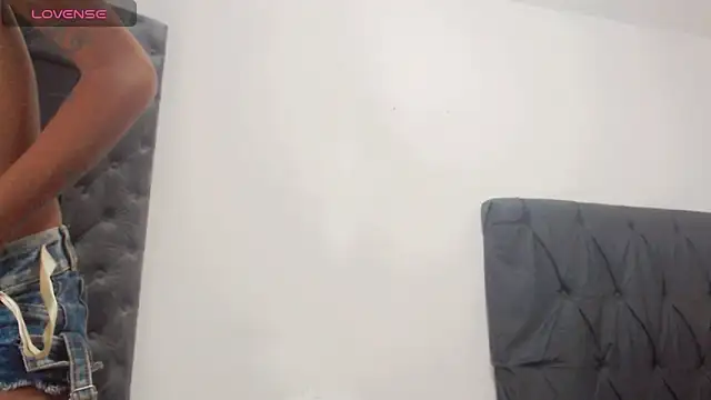 Snapshot of deborahotts chatting on 12-05-25, 03:43 deborahotts online show from 12-05-25, 03:43