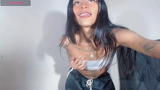 Snapshot of deborahotts chatting on 11-11-25, 04:07 deborahotts online show from 11-11-25, 04:07