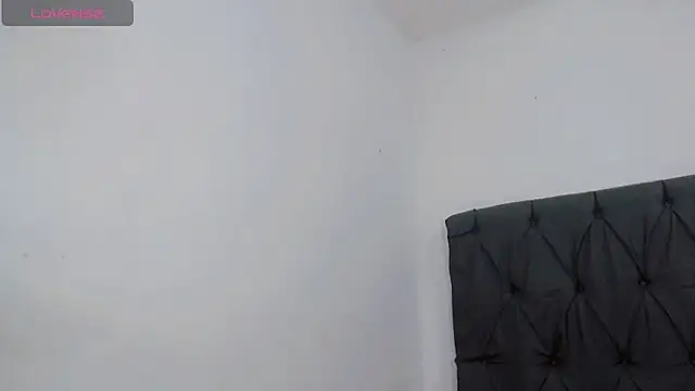 Snapshot of deborahotts chatting on 11-13-25, 04:38 deborahotts online show from 11-13-25, 04:38