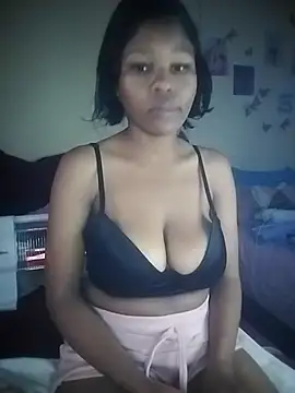 Seductive Yellow Titties online show from 09-17-25, 07:32