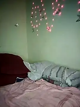 Seductive Yellow Titties online show from 03-15-26, 03:08