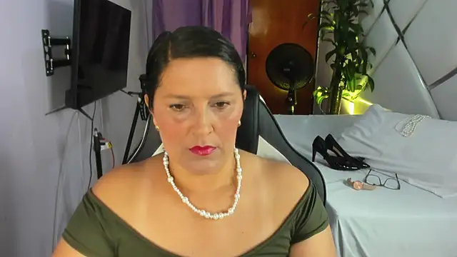 KikaDuque online show from 11-24-25, 07:25