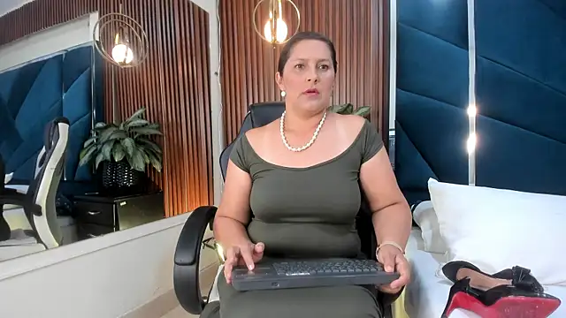 KikaDuque online show from 10-26-25, 07:58