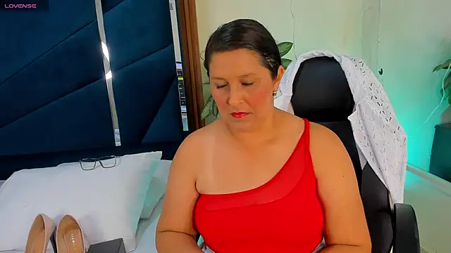 KikaDuque online show from 11-23-25, 07:13