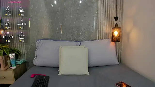Lucia Guzman1 online show from 10-11-25, 07:26