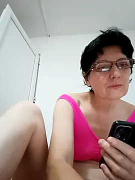 Snapshot of Vera_Elle chatting on 09-24-25, 12:29 Vera Elle online show from 09-24-25, 12:29