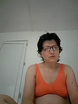 Snapshot of Vera_Elle chatting on 05-07-26, 04:54 Vera Elle online show from 05-07-26, 04:54