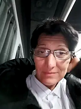 Snapshot of Vera_Elle chatting on 10-12-25, 04:25 Vera Elle online show from 10-12-25, 04:25