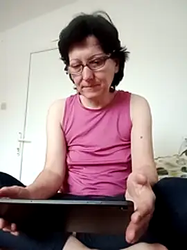 Snapshot of Vera_Elle chatting on 12-22-25, 08:25 Vera Elle online show from 12-22-25, 08:25