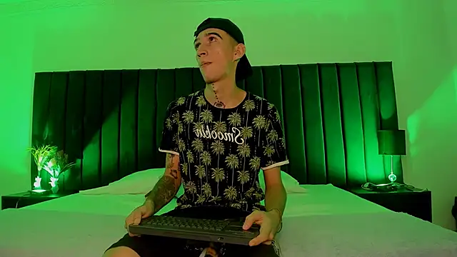 dominik thompson777 online show from 09-18-25, 02:25