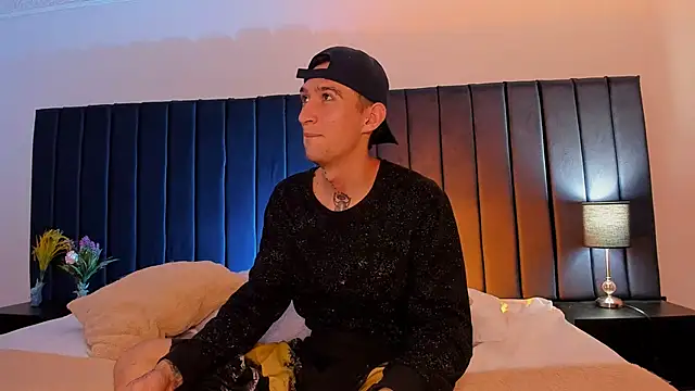 dominik thompson777 online show from 10-04-25, 03:30