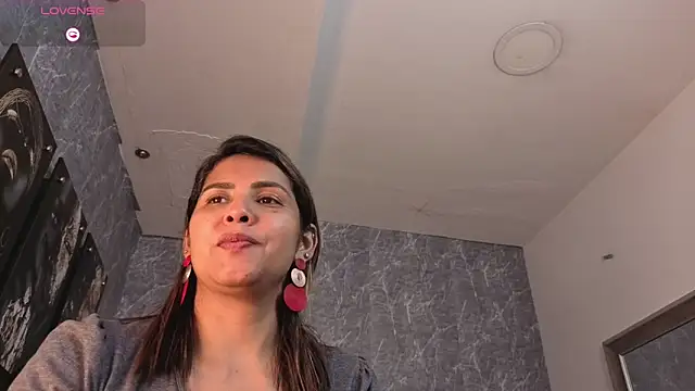 scarletbaker  online show from 09-28-25, 10:00