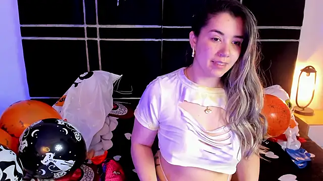 Zoe Vg online show from 10-18-25, 07:16