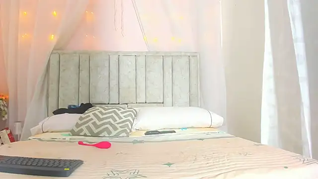 Rachellcooperrr online show from 11-07-25, 10:42