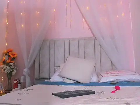 Rachellcooperrr online show from 10-08-25, 08:49