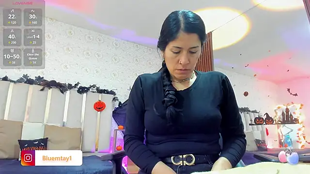 Snapshot of BLUE_TAY1 chatting on 10-17-25, 11:34 BLUE TAY1 online show from 10-17-25, 11:34