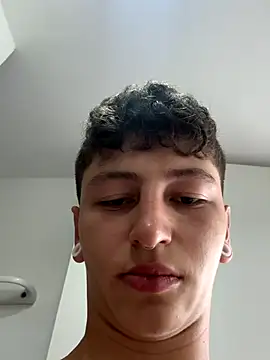 Snapshot of aronn_tay chatting on 10-29-25, 05:01 aronn tay online show from 10-29-25, 05:01