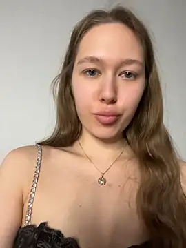 Snapshot of Molly_Kisss chatting on 05-29-26, 04:02 Molly Kisss online show from 05-29-26, 04:02