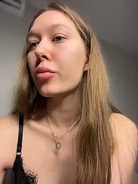 Snapshot of Molly_Kisss chatting on 06-10-26, 06:09 Molly Kisss online show from 06-10-26, 06:09