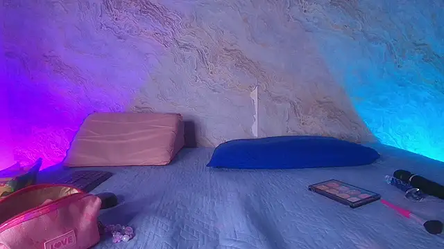 carol juicyy online show from 11-13-25, 07:18