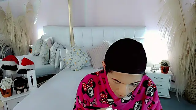 nathalialoes1 online show from 12-15-25, 12:33