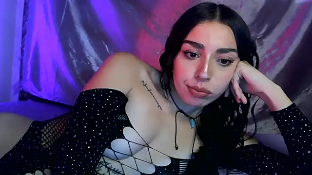 Snapshot of sweetbrunette22 chatting on 02-11-26, 05:02 sweetbrunette22 online show from 02-11-26, 05:02