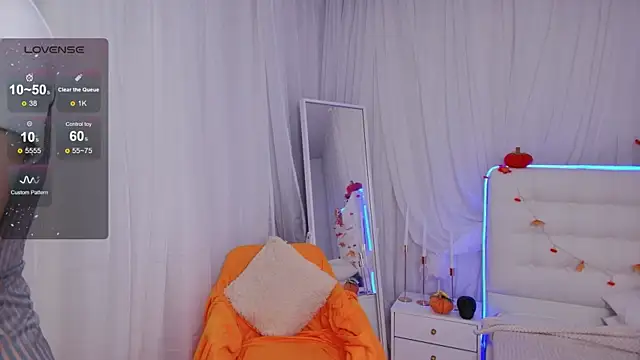 Miranda Kerry online show from 10-26-25, 06:36