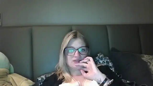 Lesamantssexy online show from 04-04-26, 08:48