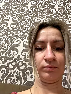 Snapshot of EvvaMur chatting on 10-14-25, 01:17 EvvaMur online show from 10-14-25, 01:17