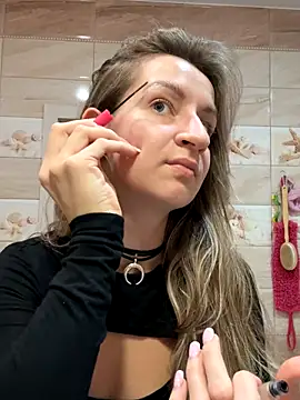 EvvaMur online show from 10-30-25, 02:10