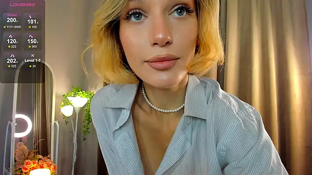 Ice Strawberry online show from 09-18-25, 02:14