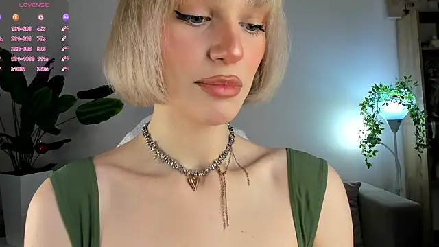 Snapshot of Ice_Strawberry chatting on 01-18-26, 03:10 Ice Strawberry online show from 01-18-26, 03:10