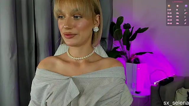 Snapshot of Ice_Strawberry chatting on 07-11-26, 02:12 Ice Strawberry online show from 07-11-26, 02:12