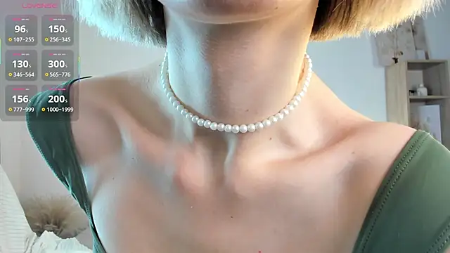 Ice Strawberry online show from 11-28-25, 03:17