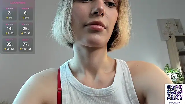 Ice Strawberry online show from 10-20-25, 03:08