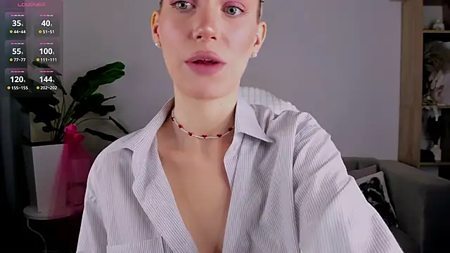 Ice Strawberry online show from 04-03-26, 03:13