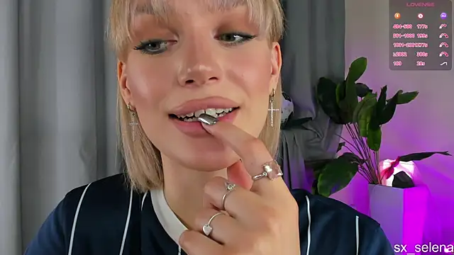 Snapshot of Ice_Strawberry chatting on 07-02-26, 03:23 Ice Strawberry online show from 07-02-26, 03:23