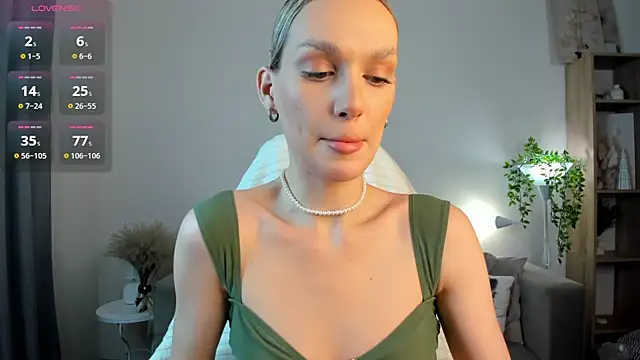 Ice Strawberry online show from 11-24-25, 03:17