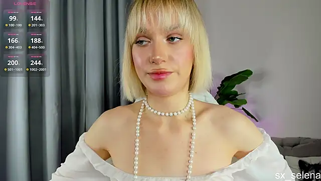 Snapshot of Ice_Strawberry chatting on 05-15-26, 02:09 Ice Strawberry online show from 05-15-26, 02:09