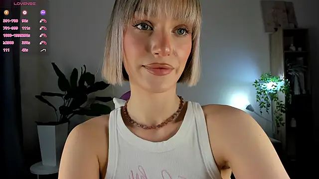 Ice Strawberry online show from 01-08-26, 02:28